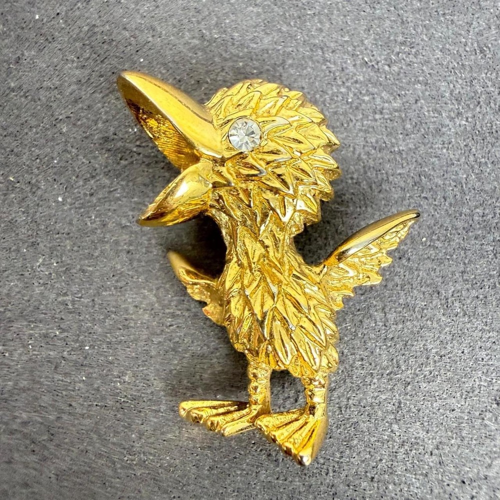 Gold Tone Brooch Rhinestone Eye Whimsical Cartoon Bird Character Pin